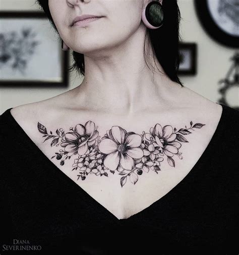 tatoo para mujer en el pecho|Tatuajes para mujeres en el PECHO: 30 diseños ATREVIDOS y。